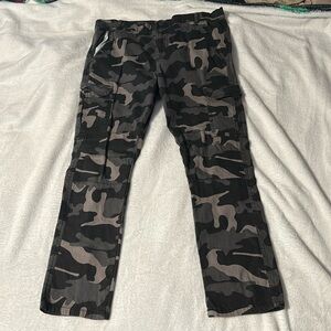 38Wx30L Camo green black cargo pants by Roadblock